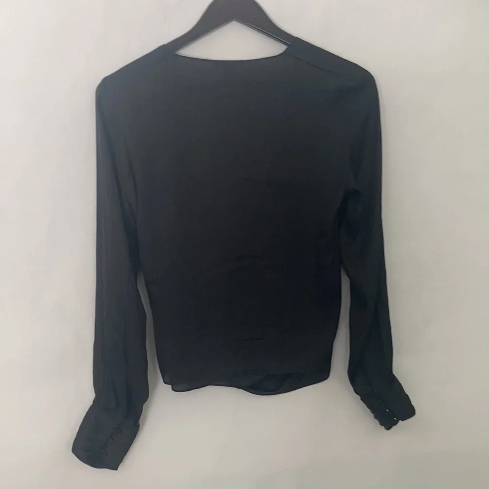 H&M top. - Picture 6 of 6
